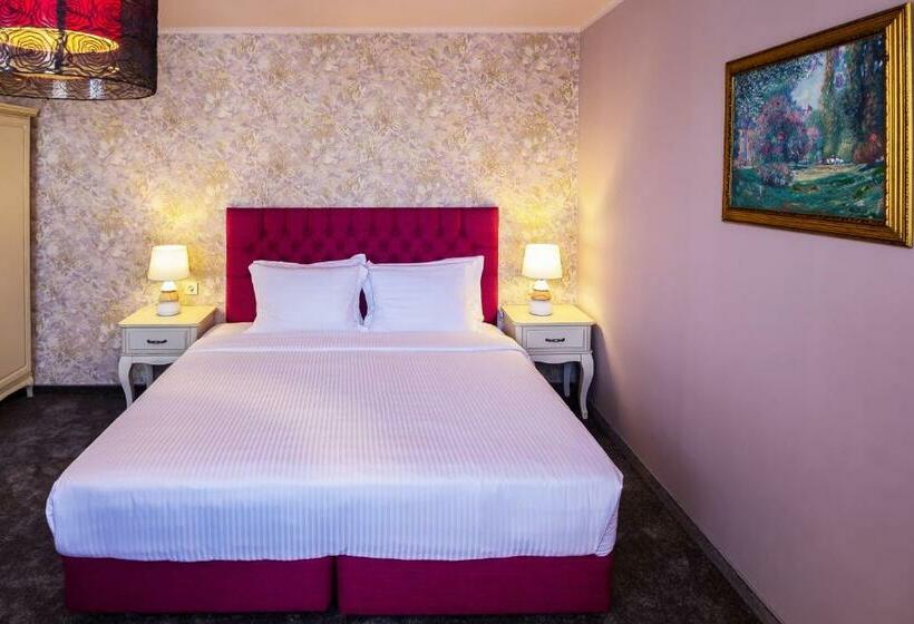 스탠다드 스튜디오, Villa Antica