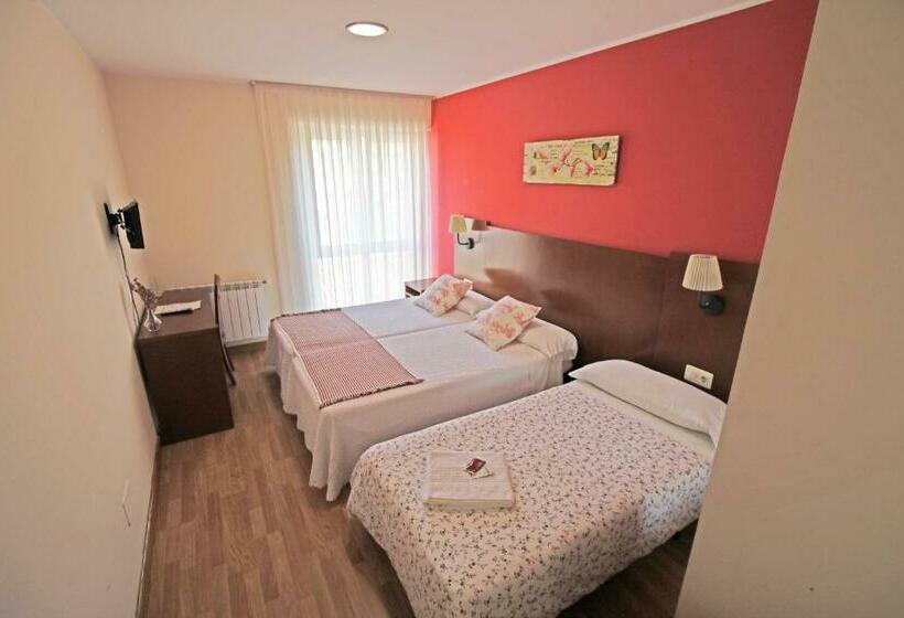 غرفة أساسية ثلاثية, Villa De Colunga