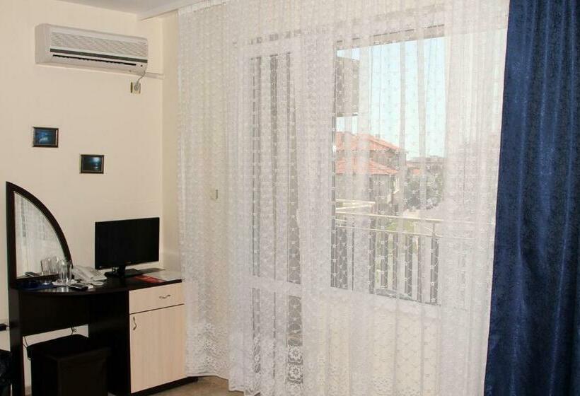 スタンダードルーム, Vlasta Family