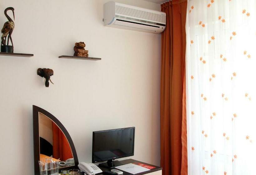 スタンダードルーム, Vlasta Family