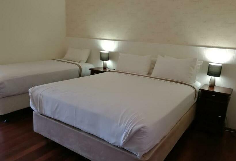 חדר דלוקס, Ringtails Motel