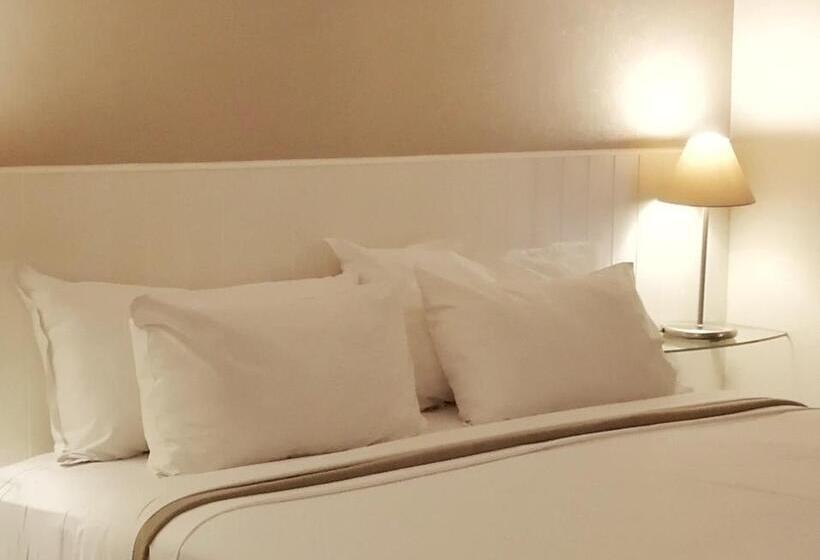 חדר משפחתי, Ringtails Motel