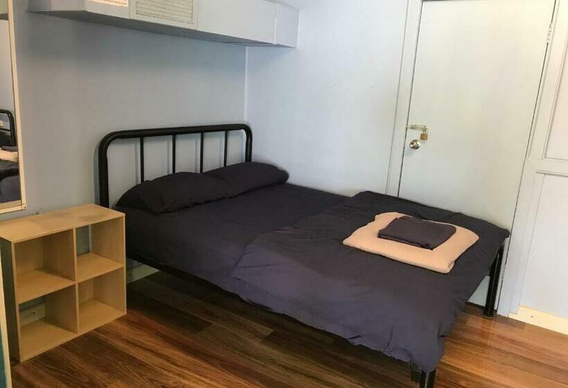 اتاق استاندارد سه تخته با سرویس بهداشتی مشترک, Alice Lodge