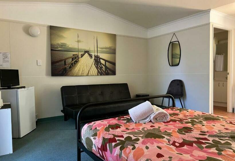 اتاق استاندارد, Colonial Village Resort