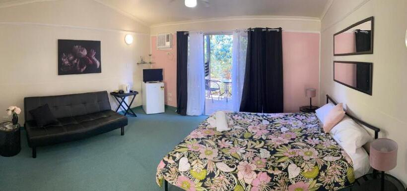 اتاق استاندارد, Colonial Village Resort