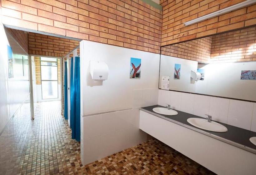 اتاق پایه با سرویس بهداشتی مشترک, Colonial Village Resort