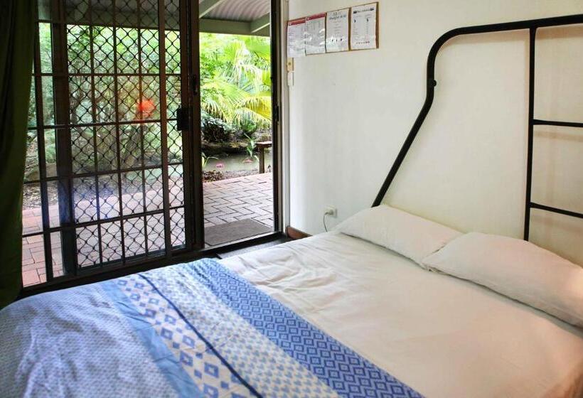 اتاق پایه با سرویس بهداشتی مشترک, Colonial Village Resort