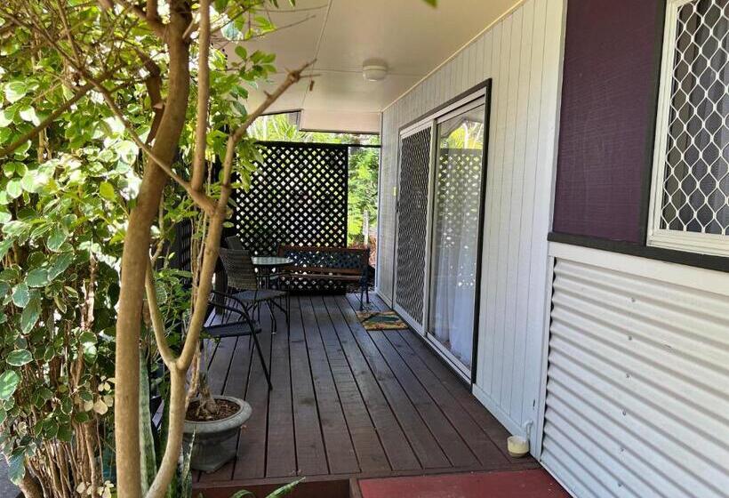 اتاق لوکس خانوادگی, Colonial Village Resort