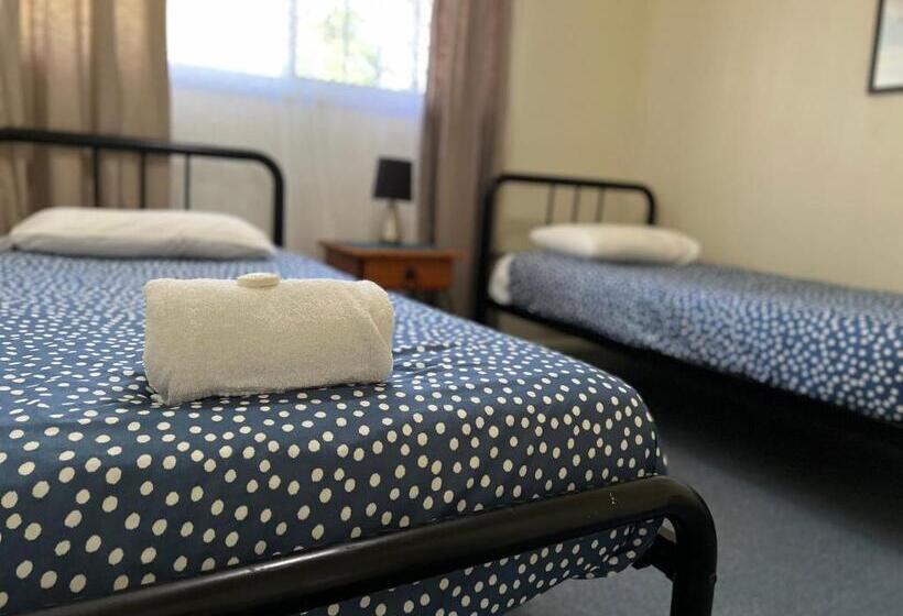 اتاق لوکس خانوادگی, Colonial Village Resort