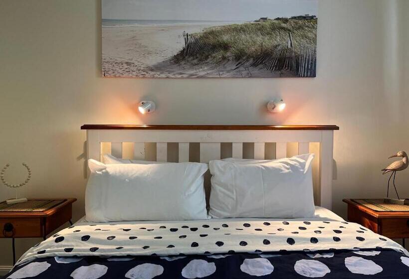 اتاق لوکس خانوادگی, Colonial Village Resort