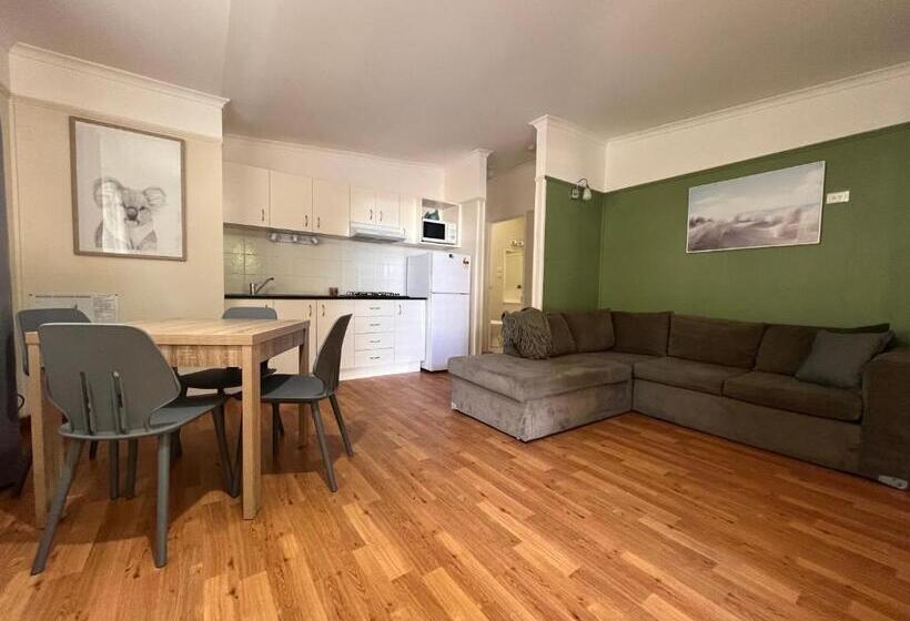 اتاق لوکس خانوادگی, Colonial Village Resort