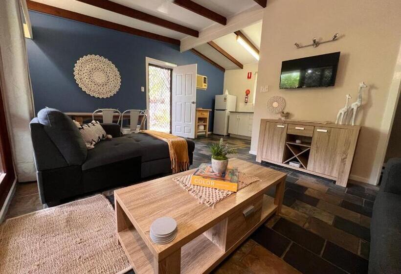 اتاق خانوادگی, Colonial Village Resort