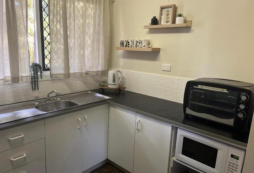 اتاق خانوادگی, Colonial Village Resort