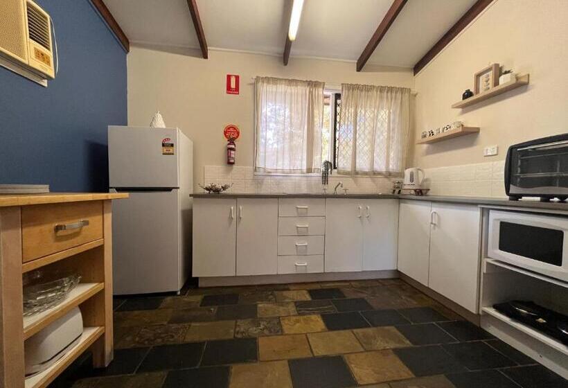 اتاق خانوادگی, Colonial Village Resort