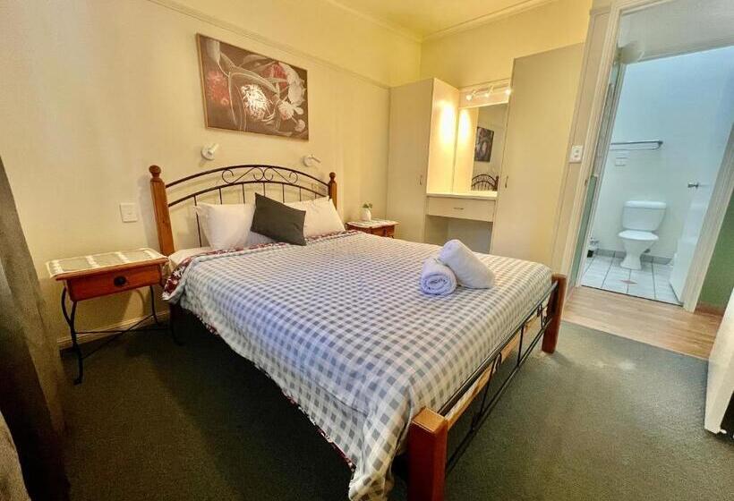 ویلای لوکس 1 خوابه, Colonial Village Resort