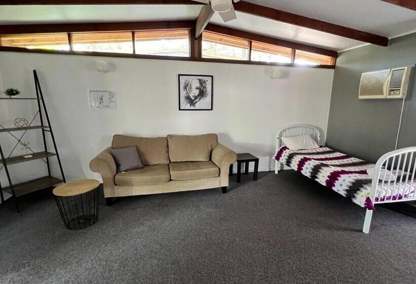 کابین, Colonial Village Resort