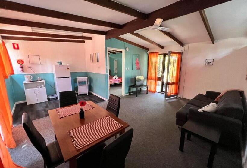 اتاق لوکس, Colonial Village Resort