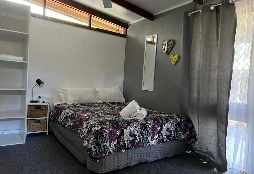 اتاق لوکس, Colonial Village Resort