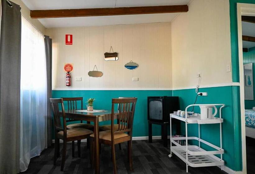 اتاق لوکس, Colonial Village Resort