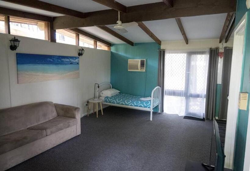 اتاق لوکس, Colonial Village Resort