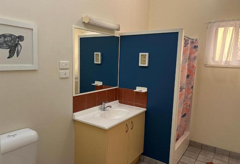 اتاق لوکس خانوادگی, Colonial Village Resort