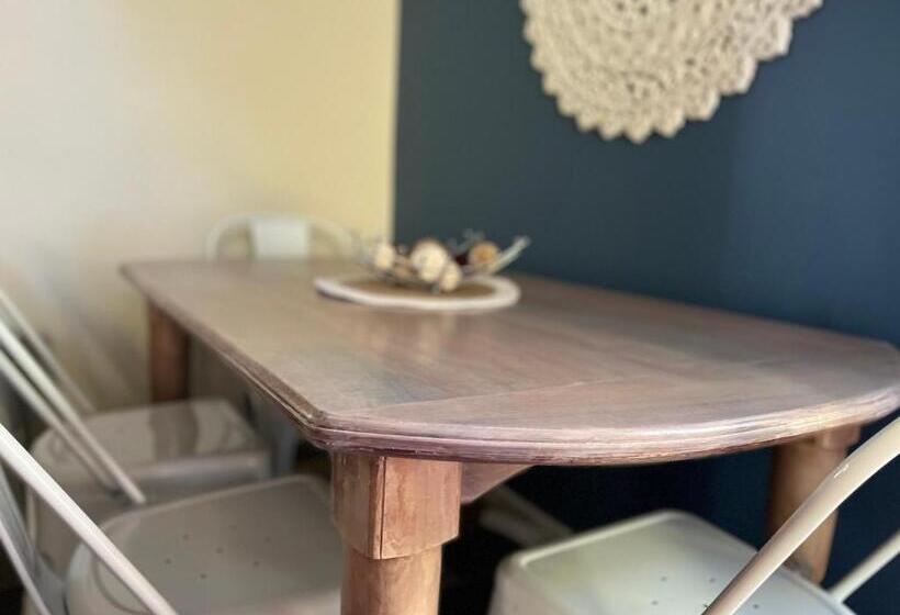 اتاق خانوادگی, Colonial Village Resort