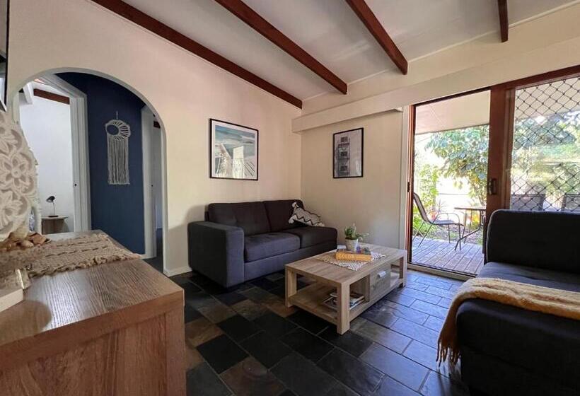 اتاق خانوادگی, Colonial Village Resort