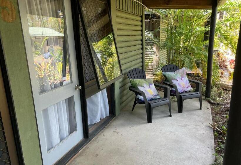 اتاق لوکس, Colonial Village Resort