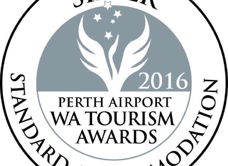 חדר משפחתי, Kangaroo Inn