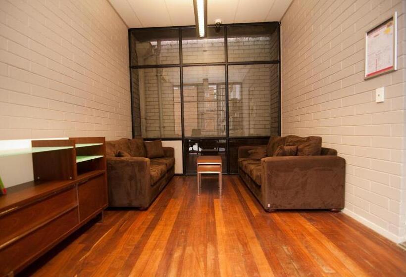 מיטה בחדר משותף, Kangaroo Inn