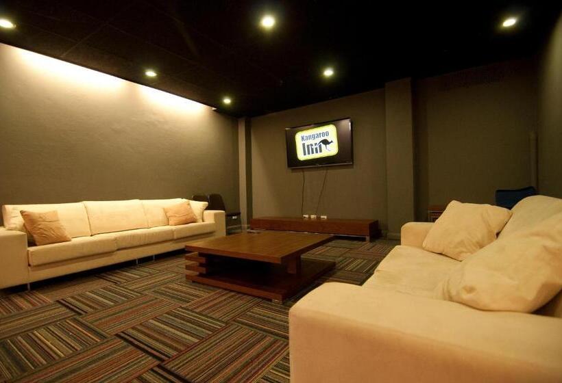 تختخواب در اتاق مشترک, Kangaroo Inn