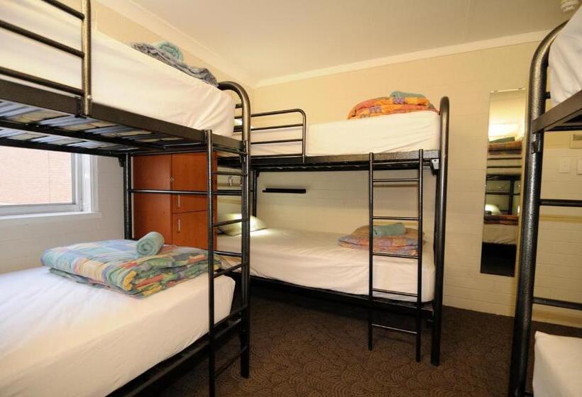 تختخواب در اتاق مشترک, Kangaroo Inn