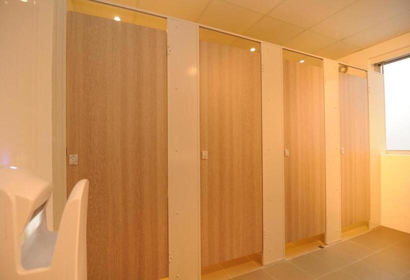 تختخواب در اتاق مشترک, Kangaroo Inn