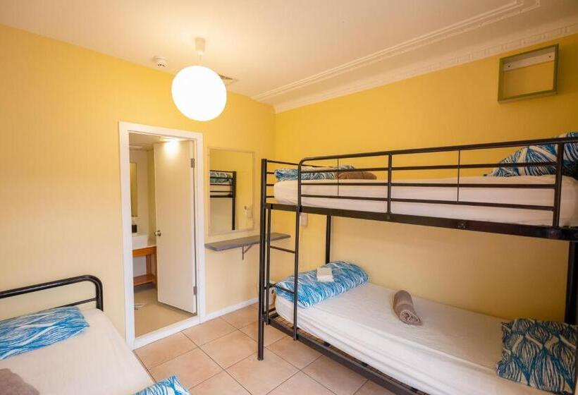 غرفة قياسية ثلاثية, Ozzie Pozzie Backpackers   Port Macquarie Yha