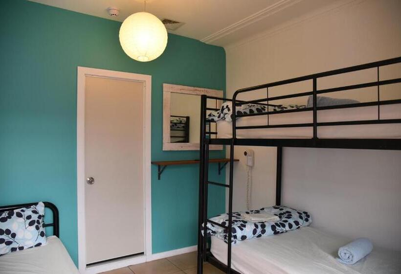 غرفة قياسية ثلاثية, Ozzie Pozzie Backpackers   Port Macquarie Yha