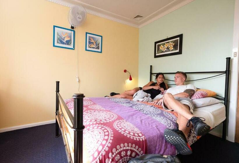 스탠다드 룸 공동 욕실, Ozzie Pozzie Backpackers   Port Macquarie Yha