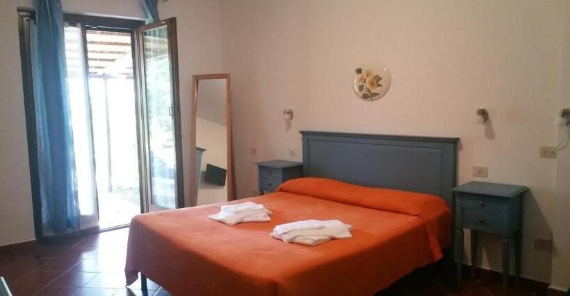 חדר קלאסי לשלושה, Agrialbergo Capalbio