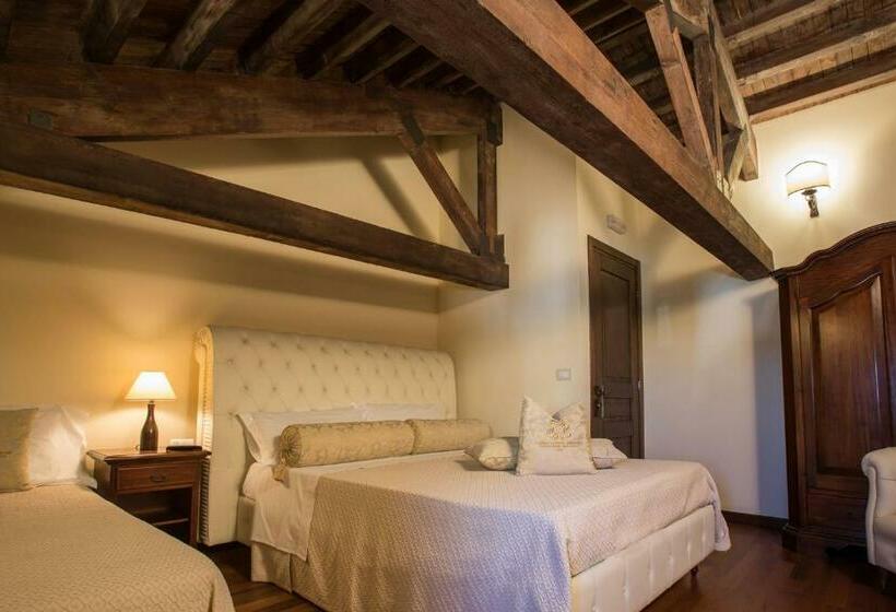 غرفة سوبيريور ثلاثية, Castello Castriota Scanderbeg