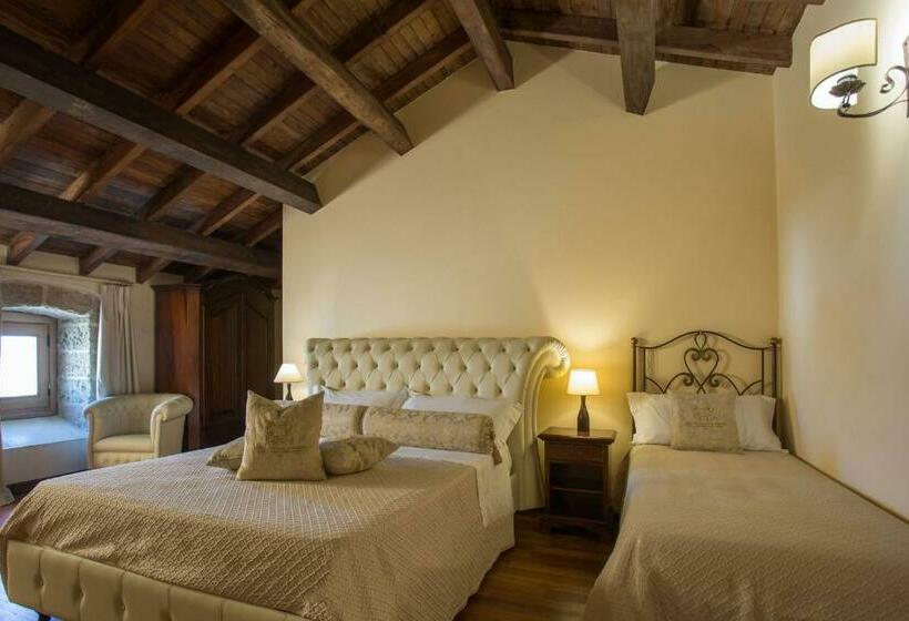 غرفة سوبيريور ثلاثية, Castello Castriota Scanderbeg