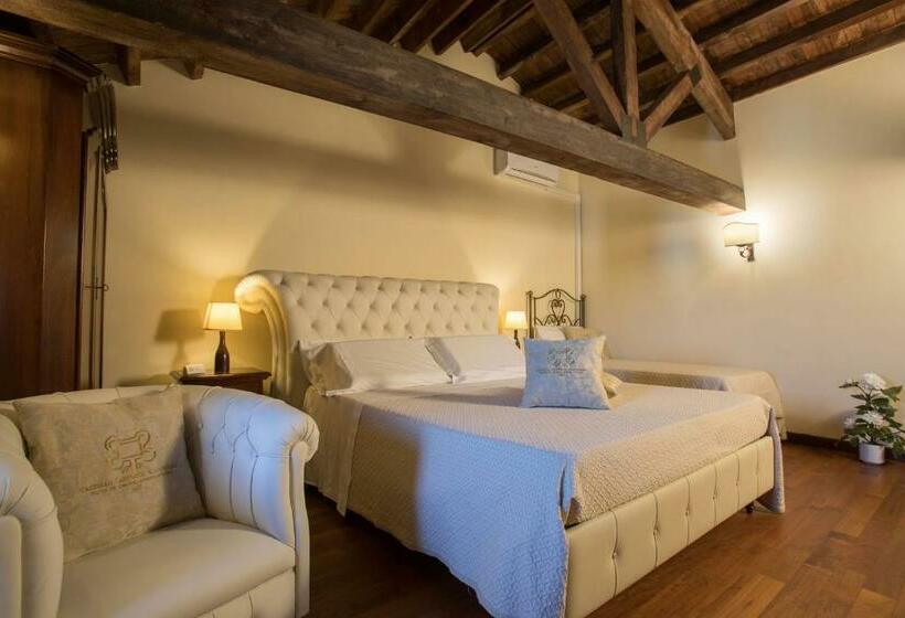 غرفة سوبيريور ثلاثية, Castello Castriota Scanderbeg