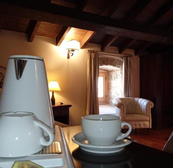 غرفة سوبيريور ثلاثية, Castello Castriota Scanderbeg