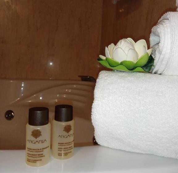 غرفة قياسية رباعية, Castello Castriota Scanderbeg