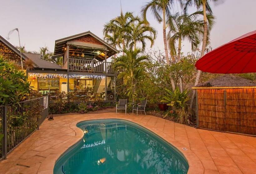 جناح, Reflections Broome