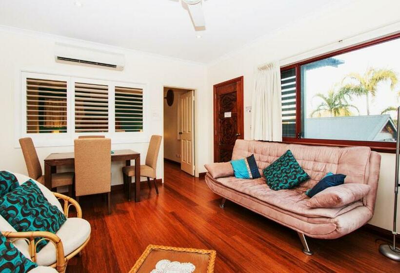 جناح, Reflections Broome