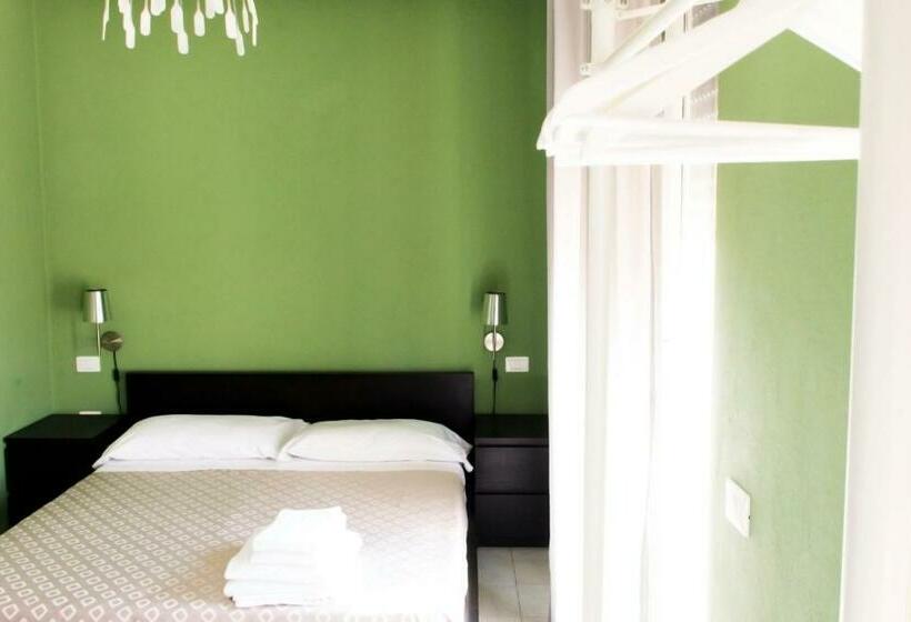 带露台的标准房间, Sauro