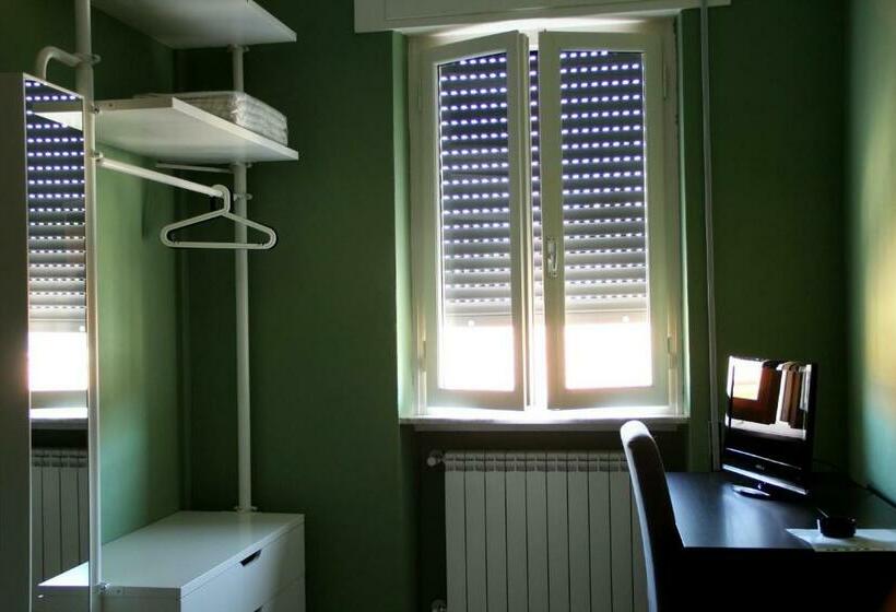 标准单人间, Sauro