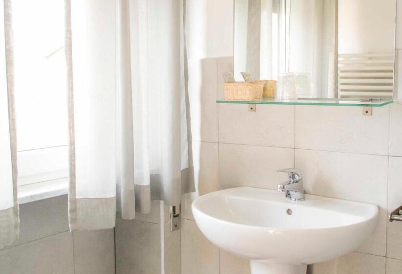 带露台的标准房间, Sauro