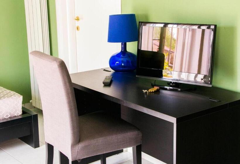 带露台的标准房间, Sauro