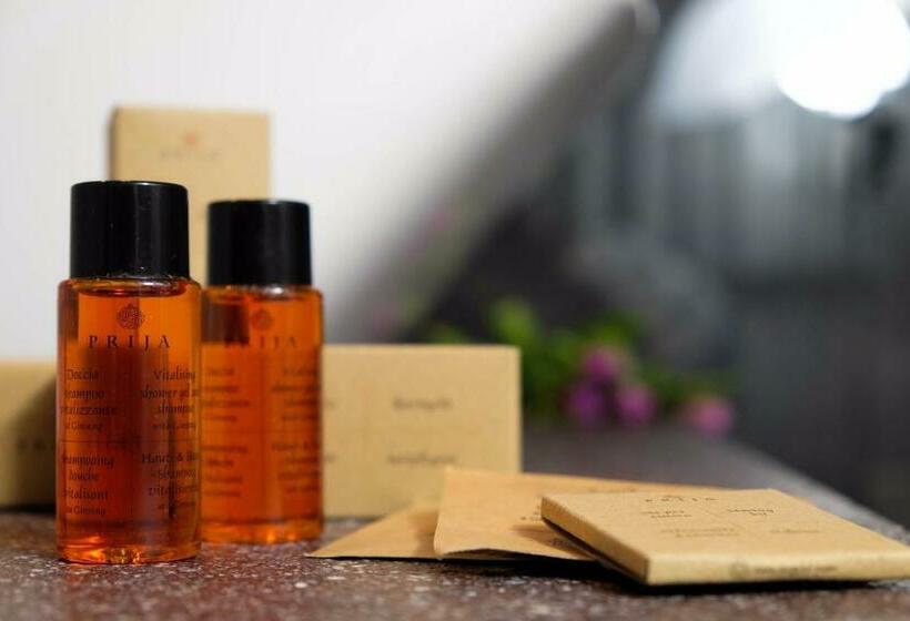 带按摩浴盆的套房, Sweet Life