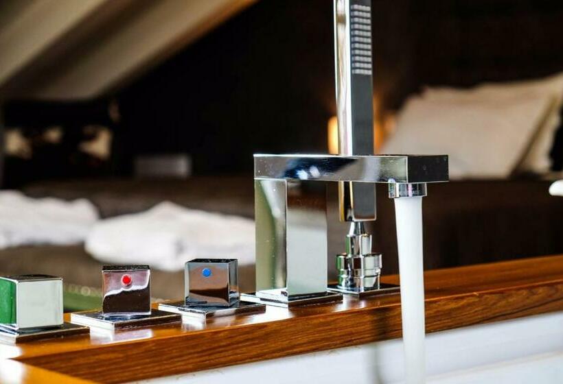 带按摩浴盆的套房, Sweet Life